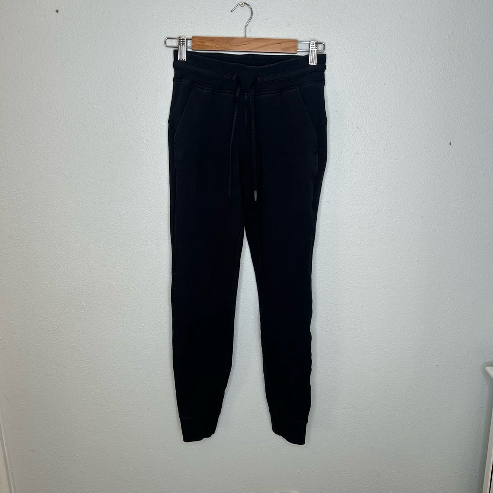Lululemon Black Women’s Athletic Jogger Sweats Size 4